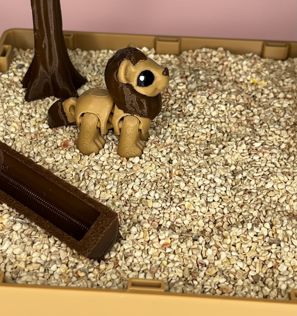 Lion Safari Mini Zen Garden Sand Tray Kit – Cute Lion Desk Decor, Stress Relief Fidget Sandbox, 3D Printed Office Desk Gift